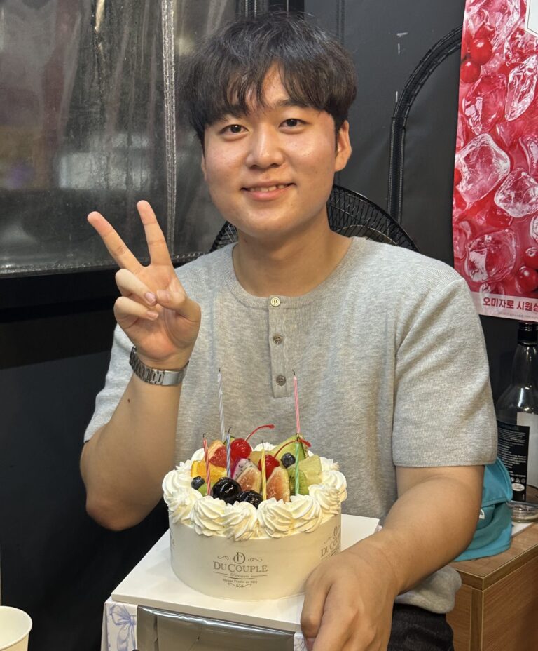 260827_8월 생일자(진희) 회식 1